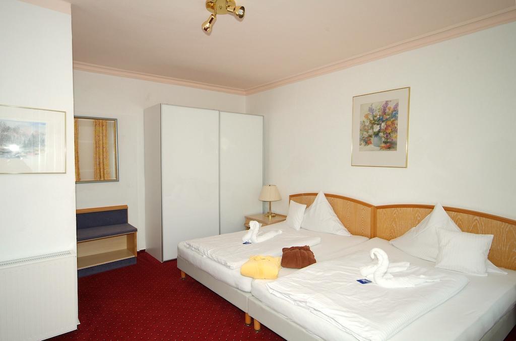 Wellness Hotel Garni Krone Baiersbronn Habitación foto